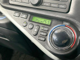 【オートエアコン】一度お好みの温度に設定すれば、車内の温度を検知し風量や温度を自動で調整。暑い…寒い…と何度もスイッチ操作をする必要はありません。快適な車内空間には必須の機能ですね♪