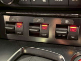 GT-Rのマルチハイパフォーマンスを最大限に引き出すセットアップスイッチです!トランスミッション、ショックアブソーバー、VDC-Rのそれぞれ3段階のモード切替が可能。さまざまな路面に対応できます。