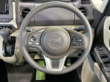 インテリアに合わせたデザインのステアリングは、運転される方のことも考え、運転しやすい形状、大きさです。是非一度、実際に触ってお確かめください。