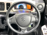 インテリアに合わせたデザインのステアリングは、運転される方のことも考え、運転しやすい形状、大きさです。是非一度、実際に触ってお確かめください。
