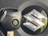 【キーレス】少し離れた場所からでもボタン一つでドアの開錠・施錠ができるのでとっても便利!ドアの鍵穴周りに傷をつけることもありません♪