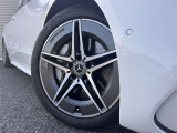 メルセデス・ベンツの定める厳しい基準をクリアしたお車のみをご案内させて頂きます。納車前整備はメーカー規定に基づき最大100項目にも及ぶ点検を熟練のメカニックによって行いご納車させて頂きます。
