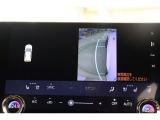 左側面カラーモニターも装備。駐車枠や隣のクルマなど周囲との位置関係がよくわかり、駐車しやすいですよ。運転席からは目視できない助手席側の側面も見えますので、路肩に幅寄せする際なども安心です。