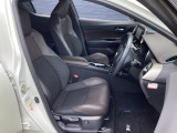 フロントシートです!!セパレートシートなのでお尻をしっかりホールド!!スポーティな運転にも最適です!!
