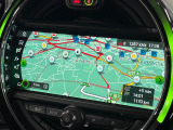 ●HDD純正ナビ:一体感のあるナビは、高級感ある車内を演出してくれます。オーディオ機能も充実しておりますので、運転もより楽しめます♪