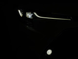 【LEDヘッドライト/LEDフォグランプ】悪天候や夜間の走行も視界良好で安心してお乗りいただけます。