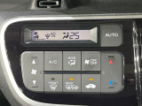 【オートエアコン】一度お好みの温度に設定すれば、車内の温度を検知し風量や温度を自動で調整。暑い…寒い…と何度もスイッチ操作をする必要はありません。快適な車内空間には必須の機能ですね♪