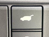 【パワーバックドア】スマートキーや運転席のボタンを押すだけでリアゲートが自動で開閉します!荷物を持っている時や、高い位置にあるバックドアを閉める際に便利な機能です♪