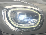 ●LEDヘッドライト:夜間走行時も良好な視界を確保し安心して運転できる高輝度LEDヘッドライトを装備!点灯速度が早く、消費電力も抑えられています。