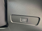 テールゲートはもちろん電動開閉式!スクエア型に設計され、リアサスペンションの張り出しもなく積載能力を無駄なく発揮!
