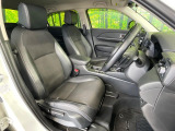 運転席まわりには十分なスペースがあり、大柄な方でもゆったり運転していただける環境です。