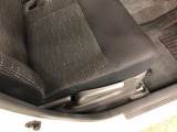 痛みの出やすい運転席シートの角、フロアマット、座面、ともに良好です