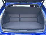 【トランク】積み込みやすくて、たっぷり積める荷室です。シートアレンジできるものは、乗車人数と荷物の量や大きさによってシートを動かすことができるので、より快適なドライブが可能です!