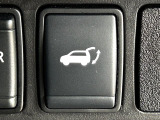 【パワーバックドア】スマートキーや運転席のボタンを押すだけでリアゲートが自動で開閉します!荷物を持っている時や、高い位置にあるバックドアを閉める際に便利な機能です♪