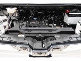 エンジンルームの樹脂部分は丁寧に磨いてツヤをだしています。当社の中古車のエンジンルームクリーニングはとても自信があります★