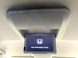 【フリップダウンモニター】大画面モニターで後席でもエンタメをお楽しみいただけます。小さなお子様にも大人気の装備です♪