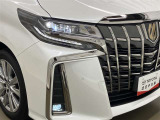 LEDヘッドライトです。デザイン性がよくとても明るいので、夜間の走行や悪天候でも安心です。しかも長寿命!