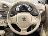 インテリアに合わせたデザインのステアリングは、運転される方のことも考え、運転しやすい形状、大きさです。是非一度、実際に触ってお確かめください。
