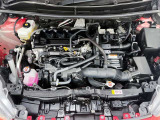 ピカピカのエンジンルームは専用洗浄剤で汚れを除去!樹脂部品はコーティングで仕上げています。