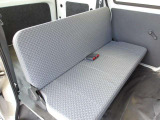 いざという時は2名乗車可能!使用しないときは格納すれば荷室空間を有効に活用できます!
