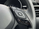 ステアリングスイッチ右側 メーター操作スイッチ、LDAスイッチ、車間距離切替スイッチ。 ハンドルから手を離さなくても操作ができます!