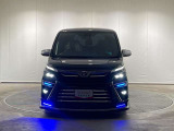 明るいLEDライトで、暗い夜道の運転も快適に。