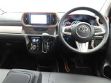 ぜひ展示車の運転席に座ってみてください。
