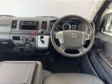 ハイエースならではの見晴らしのよい前方視界で、快適な運転をお楽しみいただけます。