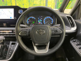 【純正革巻きステアリング】上質な革を使用することで、手にしっかり馴染みとても運転しやすいハンドルです♪