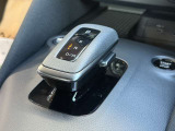 シフト回りはスッキリとしており、目立った傷もなく、綺麗なお車です!!ボタン一つでパーキングに変えることが出来ます