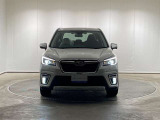明るいLEDライトで、暗い夜道の運転も快適に。