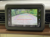 【バックカメラ】駐車時に後方がリアルタイム映像で確認できます。大型商業施設や立体駐車場での駐車時や、夜間のバック時に大活躍!運転スキルに関わらず、今や必須となった装備のひとつです!