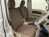 【フロントシート】さまざまな体格の方が快適に運転ができるよう配慮したシートになっております。