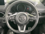 【純正革巻きステアリング】上質な革を使用することで、手にしっかり馴染みとても運転しやすいハンドルです♪
