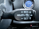 【 全車速追従機能付クルーズコントロール 】 高速道路で、0-100km/hの広い車速域で先行車に追従走行。アクセルやブレーキ操作のわずらわしさを軽減し、快適で安全なロングドライブを提供します。