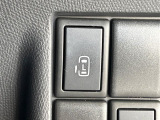 【パワースライドドア】スマートキーや運転席のスイッチでスライドドアの開閉が可能♪電動だから力を入れてドアを開ける必要が無く、小さいお子様でも、重い荷物を持っている時もラクに開け閉めできます♪