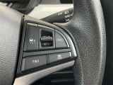 ステアリングスイッチ右側 アダプティブコントロールスイッチ、パワーモードスイッチ、車間距離設定スイッチ。