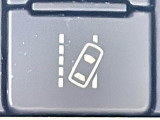 【レーンディパーチャーアラート(LDA)】クルマが車線または走路から逸脱する可能性がある場合に、ブザーまたはハンドルの振動により注意をうながします。機能には限界があるためご注意ください。