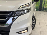 【LEDヘッドライト】悪天候や夜間走行時も良好な視界を確保し安心して運転できる高輝度LEDヘッドライトを装備!点灯速度が早く、消費電力も抑えられています。