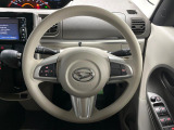 インテリアに合わせたデザインのステアリングは、運転される方のことも考え、運転しやすい形状、大きさです。是非一度、実際に触ってお確かめください。