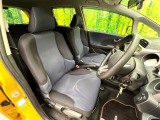 運転席まわりには十分なスペースがあり、大柄な方でもゆったり運転していただける環境です。