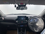 落ち着いたカラーの内装で、ゆったりと運転したい方に。