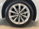 純正17インチアルミ!タイヤサイズは215/55R17です
