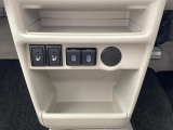 【シートヒーター】シートを温めてくれる暖房機器です!長時間座っていると負担が掛かりやすい背中や腰、または冬場などの寒い日に冷えやすい脚部に快適なぬくもりを伝えます。