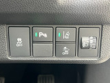 パーキングセンサーもついておりますので駐車などが苦手な方も安心して運転が可能です。