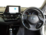 機能的なインパネは運転手側に向けられた作りでスイッチ類の操作性も良好!洗練されたスタイリッシュなデザインも好評です!