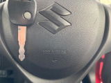 【キーレス】少し離れた場所からでもボタン一つでドアの開錠・施錠ができるのでとっても便利!ドアの鍵穴周りに傷をつけることもありません♪