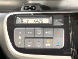【オートエアコン】一度お好みの温度に設定すれば、車内の温度を検知し風量や温度を自動で調整。暑い…寒い…と何度もスイッチ操作をする必要はありません。快適な車内空間には必須の機能ですね♪