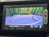 【バックカメラ】駐車時に後方がリアルタイム映像で確認できます。大型商業施設や立体駐車場での駐車時や、夜間のバック時に大活躍!運転スキルに関わらず、今や必須となった装備のひとつです!