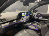 ウィンカー内蔵ドアミラーを開発したのは『メルセデス・ベンツ』です。他車からの視認性が高まり、事故の可能性を低減させています。更に、点灯部分はドライバーの視界に入らないように設計されています。